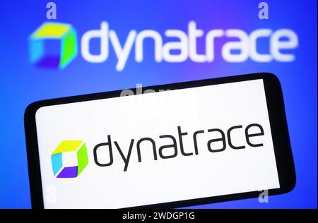 Ukraine. 19 janvier 2024. Sur cette photo, le logo Dynatrace est visible sur un smartphone et en arrière-plan. (Photo de Pavlo Gonchar/SOPA Images/Sipa USA) *** strictement à des fins éditoriales *** crédit : SIPA USA/Alamy Live News Banque D'Images