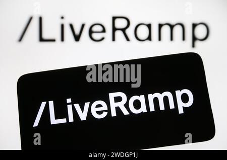 Ukraine. 19 janvier 2024. Sur cette photo, le logo LiveRamp est visible sur un smartphone et en arrière-plan. (Photo de Pavlo Gonchar/SOPA Images/Sipa USA) *** strictement à des fins éditoriales *** crédit : SIPA USA/Alamy Live News Banque D'Images