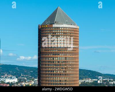 Lyon, France - 22 août 2022 : quartier d'affaires de la part-Dieu, et ses tours, de la colline de Fourvière. La colline est le site de la colonie romaine originale Banque D'Images