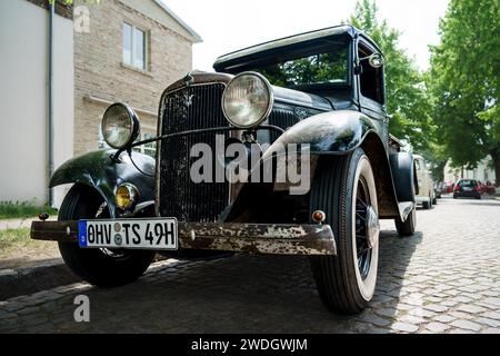 WERDER (HAVEL), ALLEMAGNE - 20 MAI 2023 : la voiture rétro Ford modèle BB pick-up. Oldtimer - Festival Werder Classics 2023 Banque D'Images