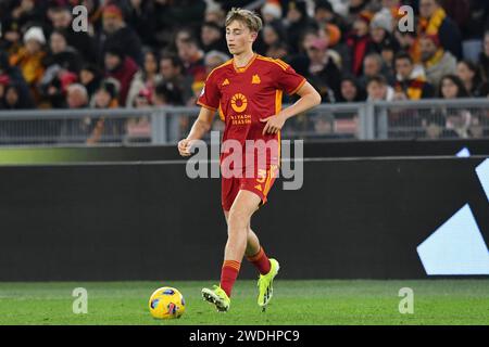 Rome, Latium. 20 janvier 2024. Dean Huijsen de L'AS Roma lors du match de Serie A entre Roma et Hellas Vérone au stade olympique, Italie, le 20 janvier 2024. AllShotLive crédit : SIPA USA/Alamy Live News Banque D'Images