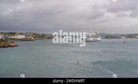 Plymouth, Devon, Angleterre, Royaume-Uni - 25 mai 2022 : Brittany Ferries Pont-Aven arrivant à Plymouth Harbour Banque D'Images