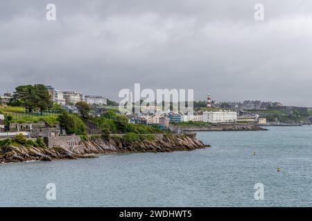 Plymouth, Devon, Angleterre, Royaume-Uni - 25 mai 2022 : la baie de Firestone et la côte avec l'entrée du port Banque D'Images