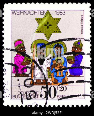 MOSCOU, RUSSIE - 23 DÉCEMBRE 2023 : timbre-poste imprimé en Allemagne, Berlin, montre une crèche africaine, série de Noël, vers 1983 Banque D'Images