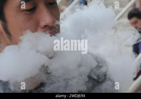 San Diego/california/ 27 septembre 2019, un peu de vapotage à Twichcon event ouside San Diego Convention Cneter à San Diego aujourd'hui week-end événement à San Diego.(Photo..Francis Dean / Deanimages). Banque D'Images