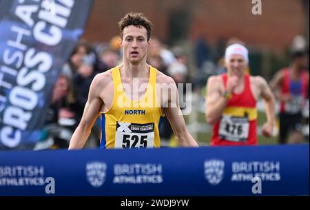 Hampstead, Angleterre. 20 janvier 2024. Hugo Milner (525), double la course masculine senior au London International Cross Country. Crédit : Nigel Bramley/Alamy Live News Banque D'Images