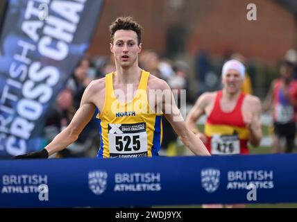 Hampstead, Angleterre. 20 janvier 2024. Hugo Milner (525), double la course masculine senior au London International Cross Country. Crédit : Nigel Bramley/Alamy Live News Banque D'Images