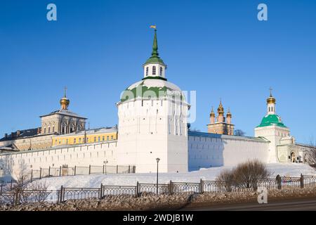 À l'ancienne Sainte Trinité Serge Lavra un jour ensoleillé de janvier. Sergiev Posad. Région de Moscou, Russie Banque D'Images