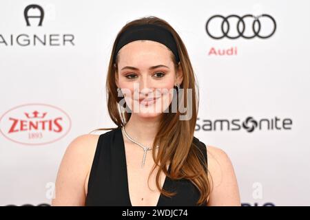 Maria Ehrich Schauspielerin, Einzelbild,angeschnittenes Einzelmotiv,Portraet,Portrait,Porträt. 48.Deutscher Filmball, Roter Teppich,tapis rouge,Am 20.01.2024 im H o t e l B a y e r i s c h e r H o f, M u e n c h e n. Sven Simon Fotoagentur GmbH & Co. Pressefoto KG Prinzess-Luise-Str. 41 45479 M u e l h e i m / R u h r Tél. 0208/9413250 Fax. 0208/9413260 GLS Bank BLZ 430 609 67 KTO. 4030 025 100 IBAN DE75 4306 0967 4030 0251 00 BIC GENODEM1GLS www.svensimon.net *** Maria Ehrich actrice , image unique, motif unique recadré, portrait, portrait, portrait 48 boule de film allemand, tapis rouge, tapis rouge, on Banque D'Images