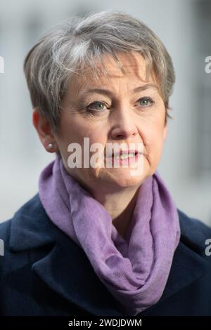 Londres, Royaume-Uni. 21 Jan 2024. Yvette Cooper - Secrétaire d'État fantôme pour le ministère de l'intérieur est interviewée à BBC Broadcasting House où elle était invitée le dimanche avec Laura Kuenssberg. Crédit : Justin ng/Alamy Live News Banque D'Images