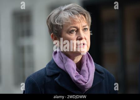 Londres, Royaume-Uni. 21 Jan 2024. Yvette Cooper - Secrétaire d'État fantôme pour le ministère de l'intérieur est interviewée à BBC Broadcasting House où elle était invitée le dimanche avec Laura Kuenssberg. Crédit : Justin ng/Alamy Live News Banque D'Images