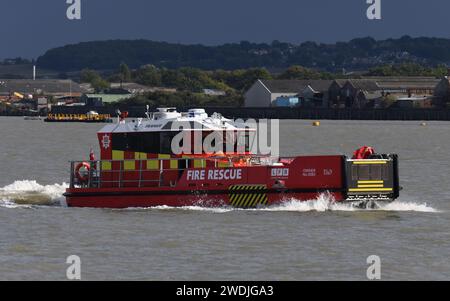 La London Fire Brigade vient d’ajouter deux navires flambant neufs à sa flotte de la Tamise. Tanner est un pompier de 16,2 mètres de long et porte le nom de A. Banque D'Images