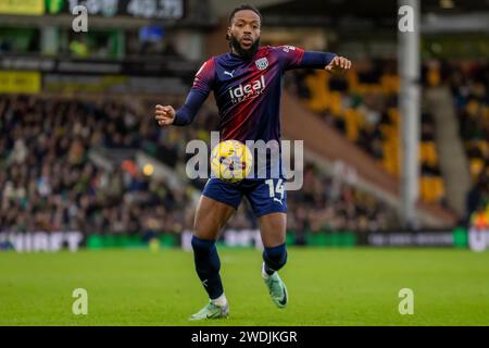 West Bromwich Albion Nathaniel Chalobah a la possession du ballon lors du Sky Bet Championship match entre Norwich City et West Bromwich Albion à Carrow Road, Norwich le samedi 20 janvier 2024. (Photo : David Watts | MI News) crédit : MI News & Sport / Alamy Live News Banque D'Images