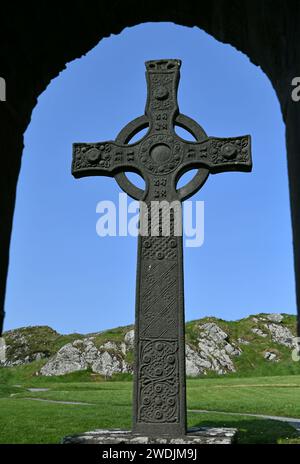 Réplique de St John's Cross à l'extérieur de l'abbaye d'Iona, île d'Iona, Écosse Banque D'Images