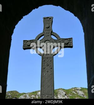 Réplique de St John's Cross à l'extérieur de l'abbaye d'Iona, île d'Iona, Écosse Banque D'Images