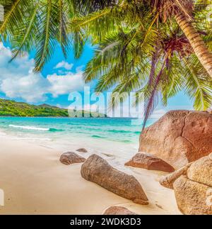 Célèbre plage Anse Lazio par une journée ensoleillée. Île de Praslin, Seychelles Banque D'Images