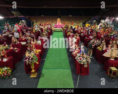 Pasay City, Philippines. 21 janvier 2024. Plus de 500 images de l'enfant Jésus populairement connu sous le nom de Sto. Niño sont exposés dans une exposition pendant la célébration de la Fiesta del Sto. Niño le 21 janvier 2024 à Pasay City, Philippines. L’organisateur de cette exposition annuelle qui coïncide avec le jour de la fête de l’enfant Jésus est Congregacion del Santisimo nombre del Niño Jesus (Congrégation du Saint Nom de l’enfant Jésus), et ils visent à sensibiliser sur la dévotion à l'enfant Jésus à travers les Philippines et à l'étranger. (image de crédit : © Sherbien Dacalanio/Alamy Live News) Banque D'Images