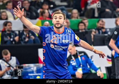 Hambourg, Allemagne. 21 janvier 2024. HAMBOURG, ALLEMAGNE - 21 JANVIER : Luc Steins, des pays-Bas, réagit lors du main Round Match de l'EHF Euro 2024 entre la Slovénie et les pays-Bas au Barclays Arena le 21 janvier 2024 à Hambourg, Allemagne. (Photo de FotoReza/Orange Pictures) crédit : dpa/Alamy Live News Banque D'Images