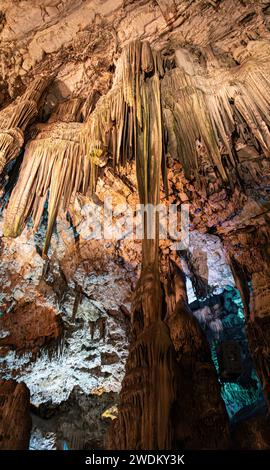 Quelques stalactites de St Michael's Cave, Upper Rock, Gibraltar Banque D'Images