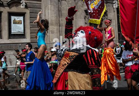 21 janvier 2024, Rio de Janeiro, Rio de Janeiro, Brésil : RIO DE JANEIRO (RJ), 01/21/2024 - CARNIVAL/DANIELA MERCURY/CHA DA ALICE/BLOCOS/RUAS - Bloco do Cha da Alice apporte la traditionnelle Pipoca da Rainha avec la chanteuse Daniela Mercury au carnaval de rue de Rio de Janeiro en janvier ce dimanche (21). (Photo : Aline Ribeiro AlcÃƒÂ¢ntara/Thenews2/Zumapress) (image de crédit : © Aline Alcantara/TheNEWS2 via ZUMA Press Wire) USAGE ÉDITORIAL SEULEMENT! Non destiné à UN USAGE commercial ! Banque D'Images