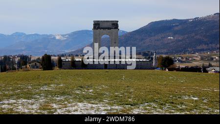 Asiago, VI, Italie - 9 décembre 2023 : Mémorial de guerre appelé OSSARIO del Leiten en hiver Banque D'Images