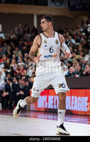 Alberto Abalde, joueur n°6 de Madrid, est en action lors du match de Turkish Airlines Euroleague entre L'AS Monaco et le Real Madrid dans la salle Gaston-Medecin à Monaco. Score final : AS Monaco 90 - 74 Real Madrid. Banque D'Images