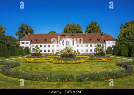 KEMPTEN, ALLEMAGNE - SEPTEMBRE 20 : l'orangerie historique dans le Hofgartenpark de Kempten, Allemagne le 20 septembre 2023. Banque D'Images