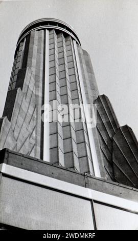 Photo tirée de l'album d'une famille juive italienne (Jarach) voyageant à New york et à l'exposition internationale de Chicago à l'été 1933. Voici le sommet de l'Empire State Building sans l'antenne, New York Banque D'Images