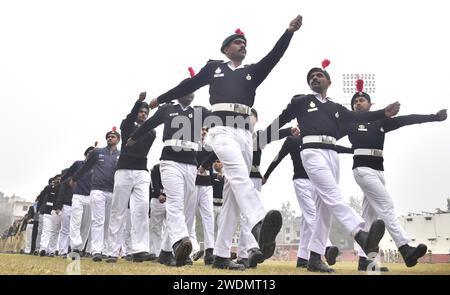 Amritsar, Inde. 21 janvier 2024. AMRITSAR, INDE - 21 JANVIER : les cadets de la NCC participent à un rehershal avant le jour de la République au Guru Nanak Stadium, le 21 janvier 2024 à Amritsar, en Inde. (Photo Sameer Sehgal/Hindustan Times/Sipa USA ) crédit : SIPA USA/Alamy Live News Banque D'Images