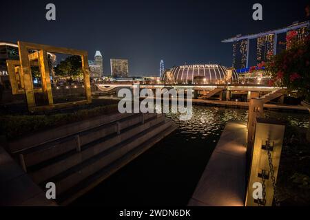 Singapore City, Singapour-08 septembre 2023 : vue de nuit à l'architecture moderne de Singapour. Banque D'Images