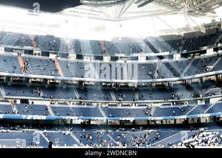 MADRID, ESPAGNE - JANVIER 21 : vue générale du stade Santiago Bernabeu lors du match de la liga 2023/24 entre le Real Madrid et Almeria au stade Santiago Bernabeu. Crédit : Guille Martinez/AFLO/Alamy Live News Banque D'Images