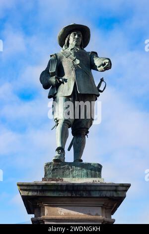 Statue d'Oliver Cromwell à Market Hill à St Ives, Cambridgeshire Banque D'Images