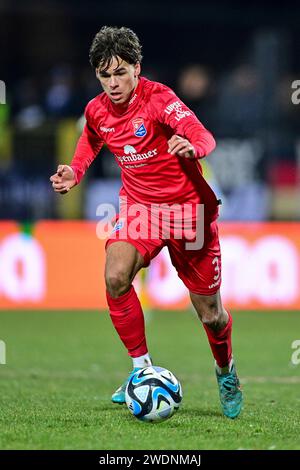 Aalen, Deutschland. 21 janvier 2024. Max Lamby (Unterhaching, 3) Am ball, Freisteller, Ganzkörper, Einzelbild, Aktion, action, 21.01.2024, Aalen (Deutschland), Fussball, 3. LES RÈGLEMENTS DE LA LIGA, SSV ULM 1846 FUSSBALL- SPVGG UNTERHACHING, DFB/DFL INTERDISENT TOUTE UTILISATION DE PHOTOGRAPHIES COMME SÉQUENCES D ' IMAGES ET/OU QUASI-VIDÉOS. Crédit : dpa/Alamy Live News Banque D'Images