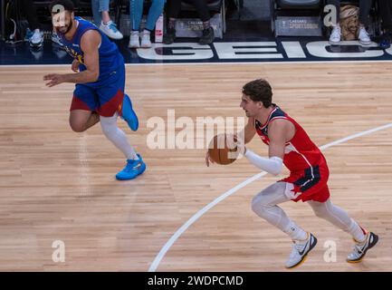 Washington, États-Unis. 21 janvier 2024. WASHINGTON, DC - 21 JANVIER : l'attaquant des Washington Wizards Deni Avdija (8 ans) arrive sur le terrain lors d'un match NBA entre les Washington Wizards et les Denver Nuggets, le 21 janvier 2024, au Capital One Arena, à Washington, DC. (Photo de Tony Quinn/SipaUSA) crédit : SIPA USA/Alamy Live News Banque D'Images