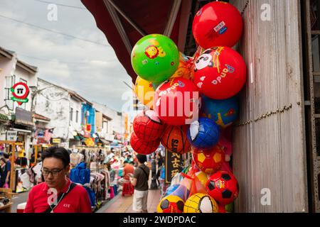 Melaka, Malaisie - 6 janvier 2024 : Jonker marche à Melaka pendant la journée. Une destination de voyage populaire pour les touristes. Banque D'Images