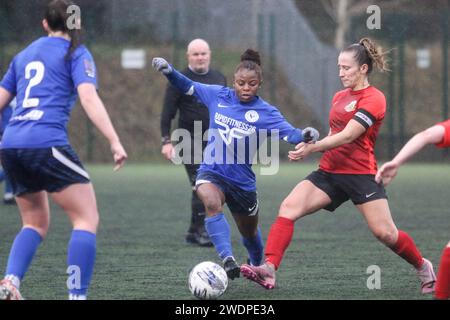 Halifax, Royaume-Uni. 21 janvier 2024. Calderdale College, Halifax, Angleterre, 21 janvier 2024 : Monique Watson (8 Halifax) en action lors du match de la coupe du comté de West Riding contre Knaresborough Town à Halifax, Angleterre, le 21 janvier 2024. (Sean Chandler/SPP) crédit : SPP Sport Press photo. /Alamy Live News Banque D'Images