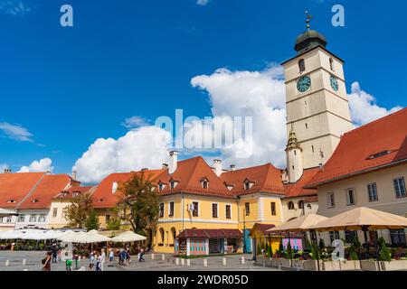 Petite place à Sibiu, Transylvanie, Roumanie Banque D'Images