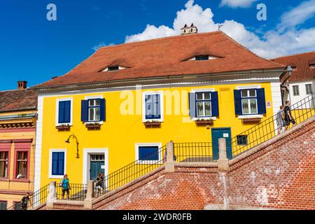 Maison avec des yeux à Sibiu, Transylvanie, Roumanie Banque D'Images