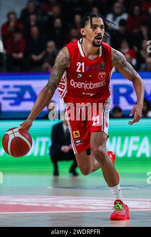 Varese, Italie. 21 janvier 2024. Olivier Hanlan #21 de Pallacanestro Varese OpenJobMetis vu en action lors de LBA Lega basket Un match de saison régulière 2023/24 entre Pallacanestro Varese OpenJobMetis et Virtus Segafredo Bologne à Itelyum Arena, Varese, Italie le 21 janvier 2024 crédit : Independent photo Agency/Alamy Live News Banque D'Images