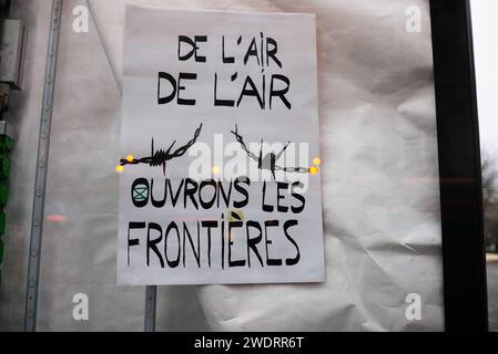 Paris, France. 21 janvier 2024. Manifestation contre la nouvelle loi sur l'immigration, au Trocadéro, à Paris, France, le 21 janvier, 2024. photo Pierrick Villette/ABACAPRESS.COM crédit : Abaca Press/Alamy Live News Banque D'Images