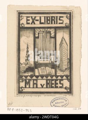 Ex Libris de M.A. van Rees, Lodewijk Schelfhout, 1921 impression au milieu d'un orgue d'église et d'un livre ouvert. A gauche la tour d'une église derrière des maisons à pignons étagés, à droite le Flatiron Building à New York. orgue d'église à pointe sèche en papier. parties de l'extérieur de l'église et annexes : tour. Gratte-ciel pays-Bas. Flatiron Building Banque D'Images