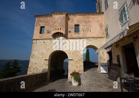 Porte de la ville, Motovun, Istrie centrale, Croatie, Europe Banque D'Images