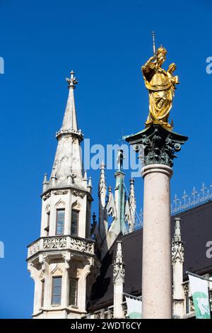 Statue de la Vierge Marie, Marienplatz (place) (place), Vieille ville, Munich, Bavière, Allemagne, Europe Banque D'Images