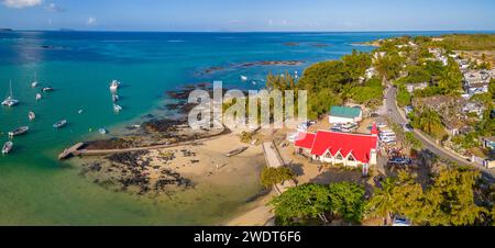 Vue aérienne de notre-Dame Auxiliatrice de Cap malheureux, Cap malheureux, Maurice, Océan Indien, Afrique Banque D'Images