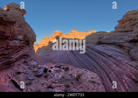 La crête rocheuse ouest de la New Wave le long de la Beehive Trail dans la zone de loisirs de Glen Canyon près de page, Arizona, États-Unis d'Amérique Banque D'Images