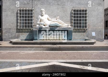 Vue de la Fontaine de Pô dans la via Roma, exécutée par Umberto Baglioni Banque D'Images