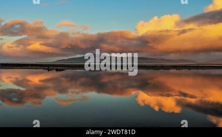 Réflexions de Sandscale Haws nature Reserve, vue sur l'estuaire de Duddon vers Black Combe, Cumbrian Coast, Cumbria, Angleterre, Royaume-Uni Banque D'Images