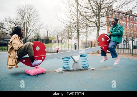 Rye Lane (2023) réalisé par Raine Allen-Miller et mettant en vedette David Jonsson et Vivian Oparah dans le rôle de deux jeunes se déchaînant de mauvaises ruptures qui se connectent au cours d'une journée mouvementée dans le sud de Londres. Photographie publicitaire ***USAGE ÉDITORIAL SEULEMENT***. Crédit : BFA / Chris Harris / Searchlight Pictures Banque D'Images