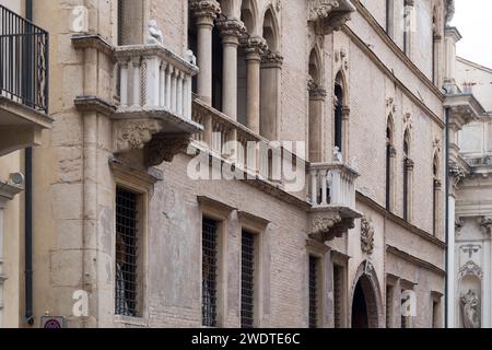 Palazzo da Schio detto CA' d'oro sur Corso Andrea Palladio dans le centre historique de Vicence, province de Vicence, Vénétie, Italie© Wojciech Strozyk / Alamy Banque D'Images