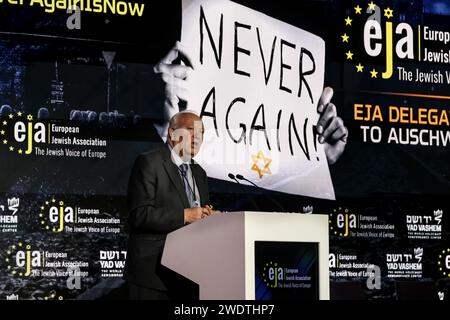 Cracovie, Pologne. 22 janvier 2024. Manuel Angel Moratinos, sous-Secrétaire général de l'ONU, Haut Représentant de l'UNAOC, s'adresse au public du symposium de l'Association juive européenne au Centre de conférences de l'hôtel Hilton à Cracovie, à l'approche du 79e anniversaire de la libération d'Auschwitz à Cracovie, en Pologne, le 22 janvier 2024. Le symposium se concentre sur la montée de l'antisémitisme en Europe après l'attaque brutale d'octobre 7 2023 contre Israël et la réaction militaire aveugle d'Israël contre les Palestiniens. (Photo Dominika Zarzycka/Sipa USA) crédit : SIPA USA/Alamy Live News Banque D'Images